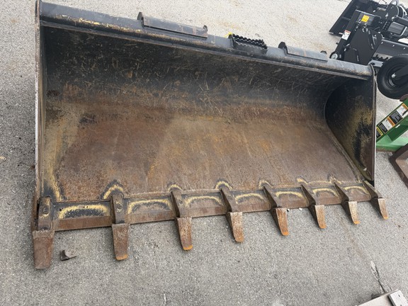 John Deere 78" Tooth Bucket Misc