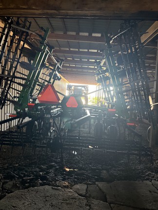 2012 John Deere 2210 Field Cultivator
