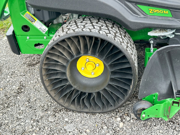 2023 John Deere Z950M Mower/Zero Turn