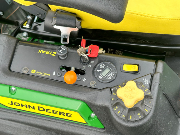 2023 John Deere Z950M Mower/Zero Turn