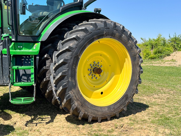 2014 John Deere 8285R Tractor