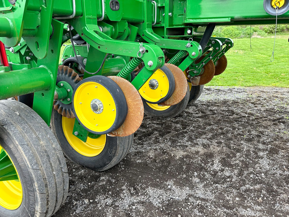 2022 John Deere 1775NT Planter