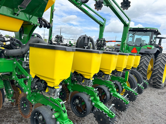 2022 John Deere 1775NT Planter