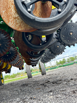 2022 John Deere 1775NT Planter