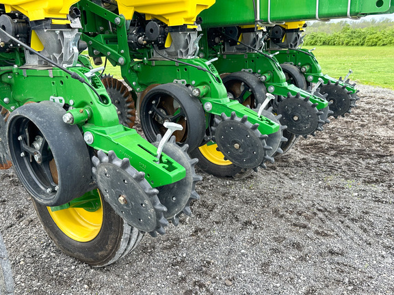 2022 John Deere 1775NT Planter