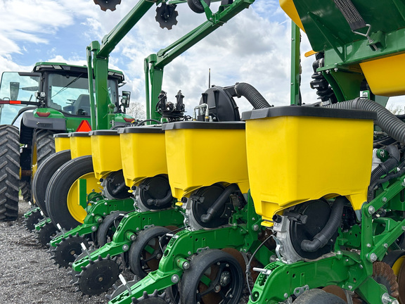 2022 John Deere 1775NT Planter