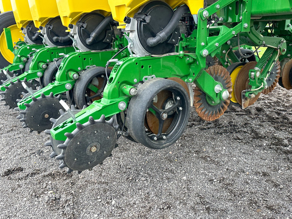 2022 John Deere 1775NT Planter
