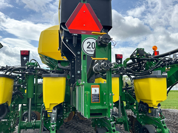 2022 John Deere 1775NT Planter