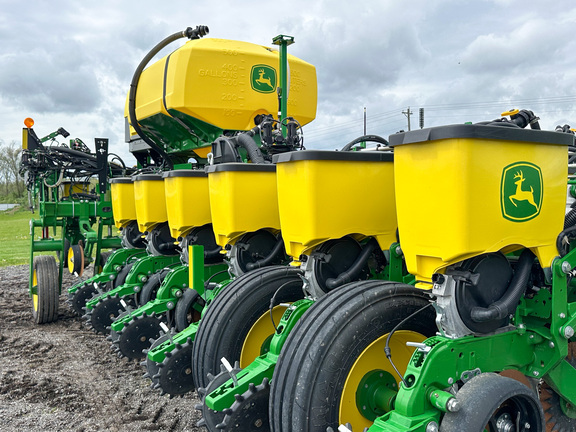2022 John Deere 1775NT Planter