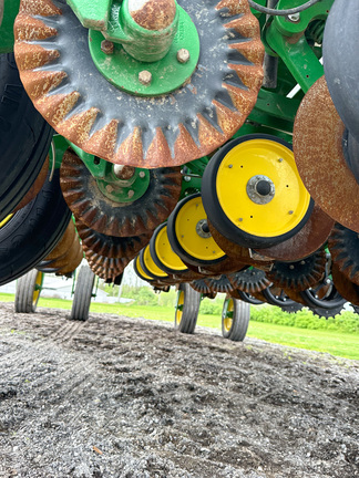 2022 John Deere 1775NT Planter