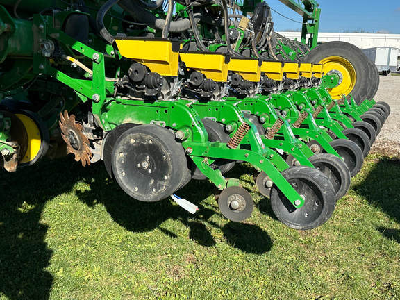 2019 John Deere 1775NT Planter