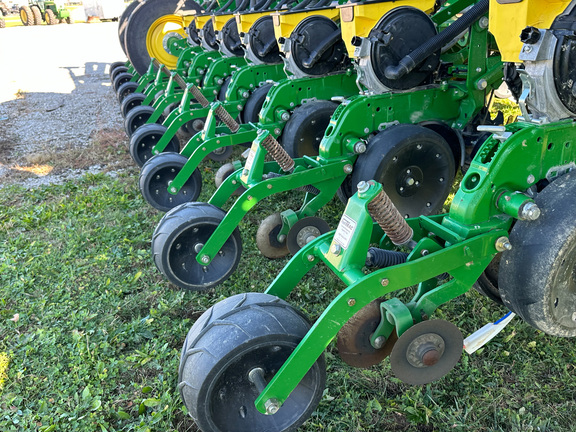 2019 John Deere 1775NT Planter