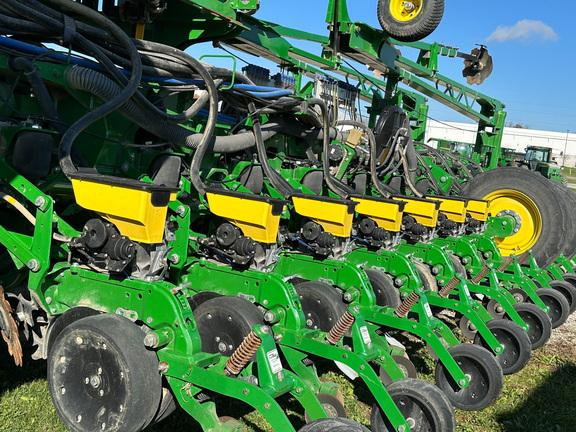 2019 John Deere 1775NT Planter