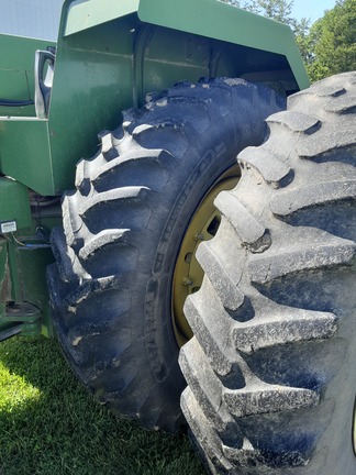 1990 John Deere 8560 Tractor 4WD