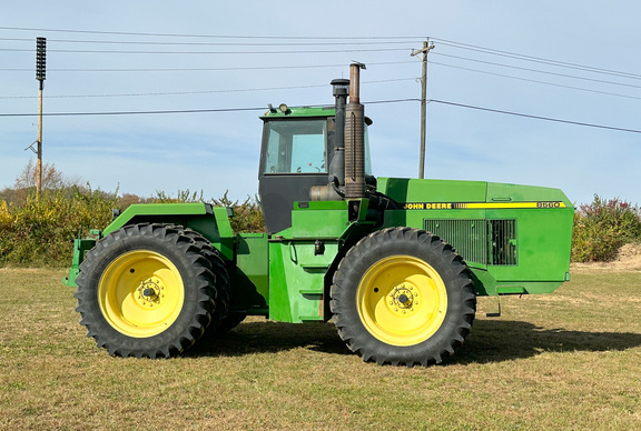 1990 John Deere 8560 Tractor 4WD