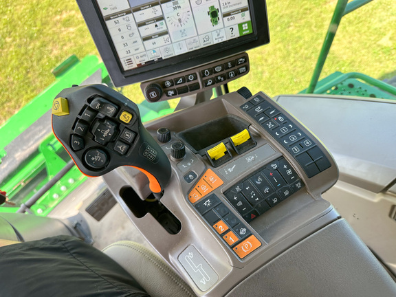 2023 John Deere S770 Combine