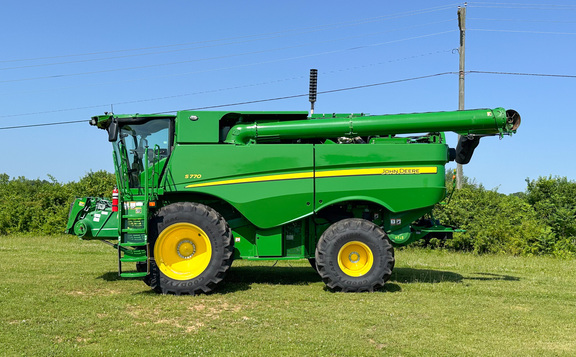 2023 John Deere S770 Combine