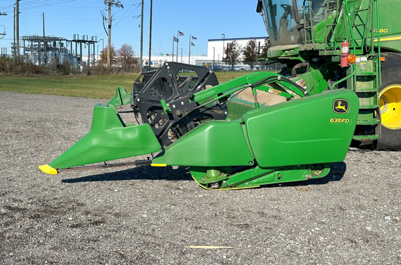 2012 John Deere 635FD Header Combine