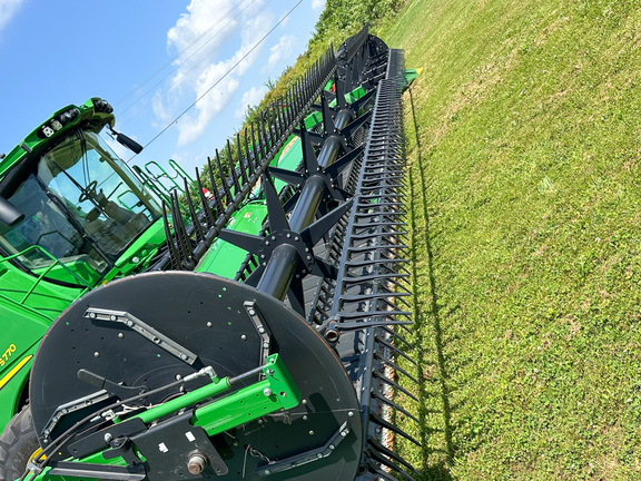 2017 John Deere 640FD Header Combine