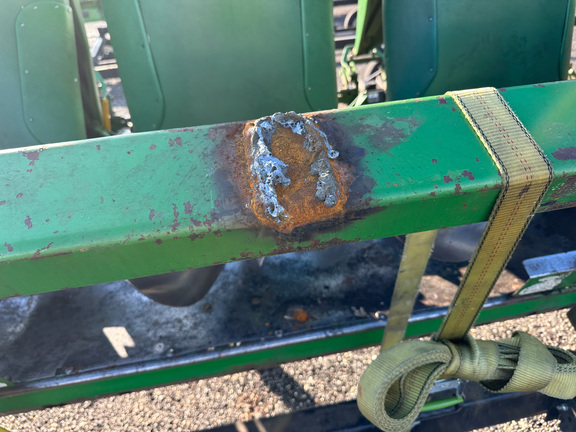 1998 John Deere 893 Header Corn Head