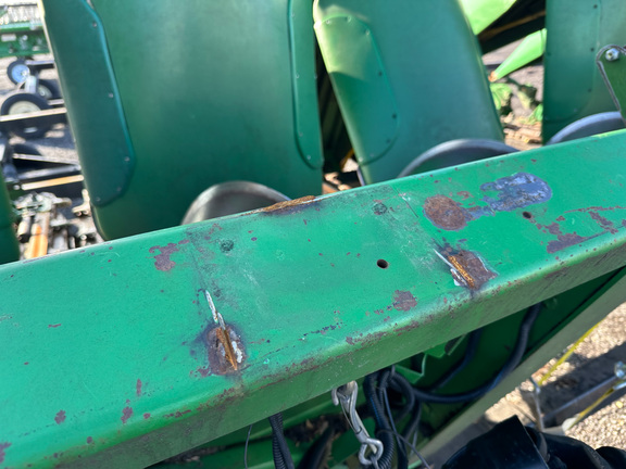 1998 John Deere 893 Header Corn Head