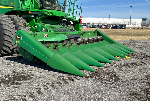 1998 John Deere 893 Header Corn Head