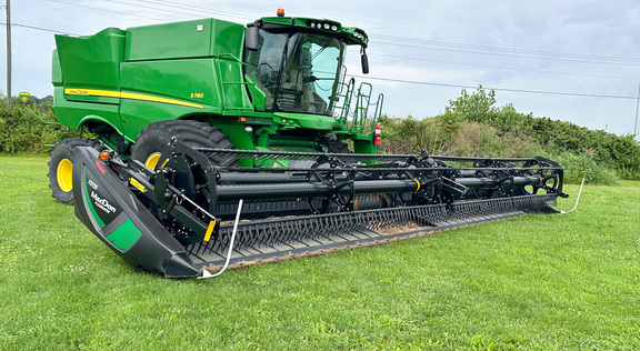 2021 MacDon FD135 Header Combine