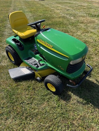 2002 John Deere LT160 Garden Tractor