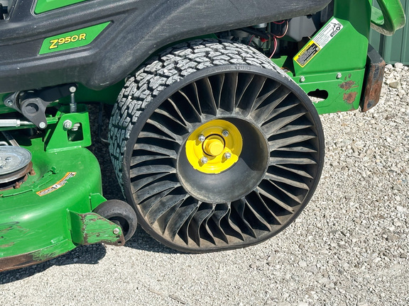 2021 John Deere Z950R Mower/Zero Turn