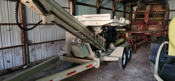 2023 Unverferth 410XL Tender