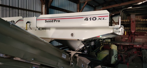 2023 Unverferth 410XL Tender