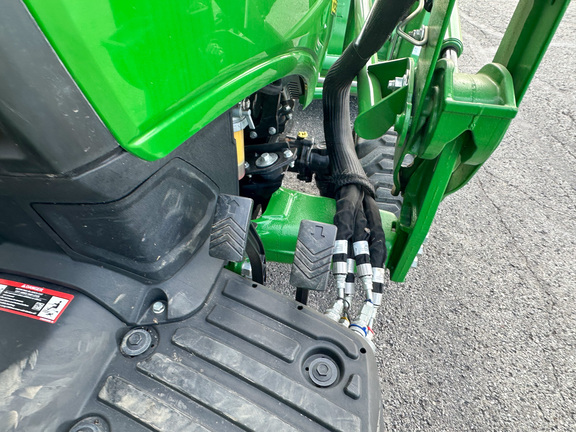 2022 John Deere 1023E Tractor Compact