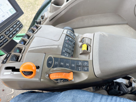 2023 John Deere 8R 370 Tractor