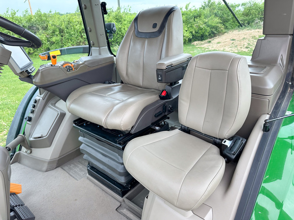 2023 John Deere 8R 370 Tractor