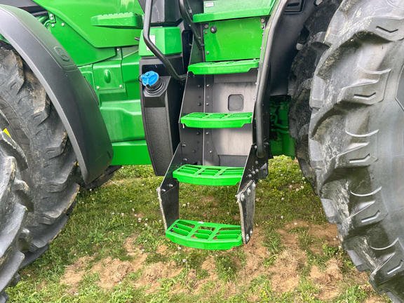 2023 John Deere 8R 370 Tractor