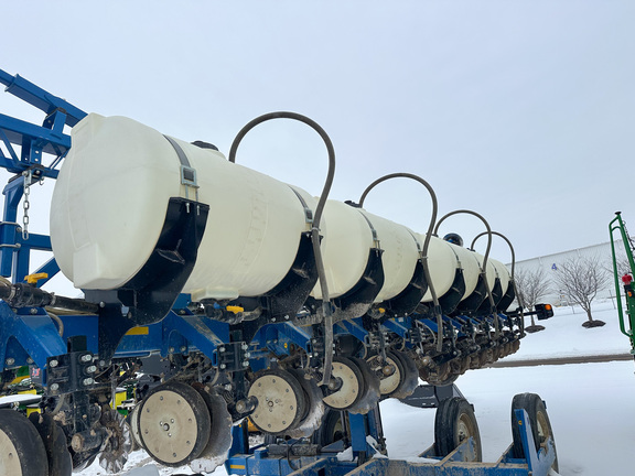 2019 Kinze 3600 Planter