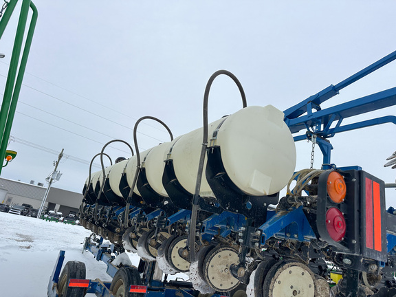 2019 Kinze 3600 Planter