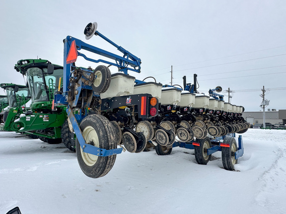2019 Kinze 3600 Planter