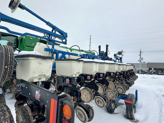 2019 Kinze 3600 Planter