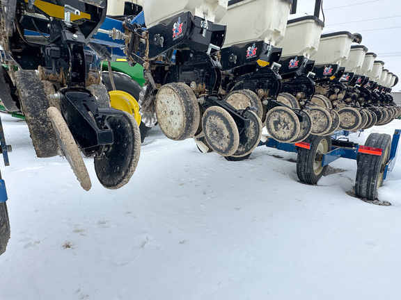 2019 Kinze 3600 Planter