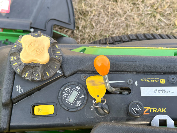 2015 John Deere Z920M Mower/Zero Turn