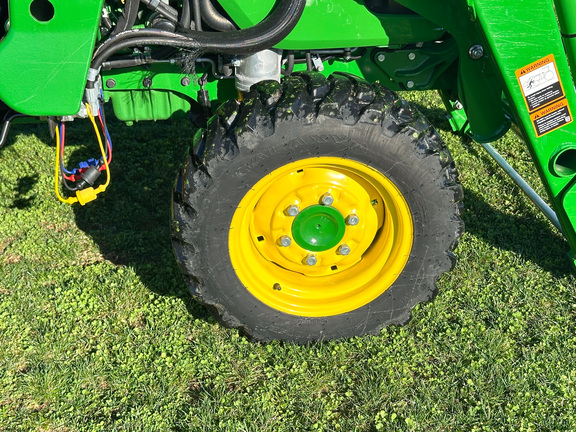 2024 John Deere 3046R Tractor Compact