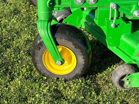 2023 John Deere Z915E Mower/Zero Turn