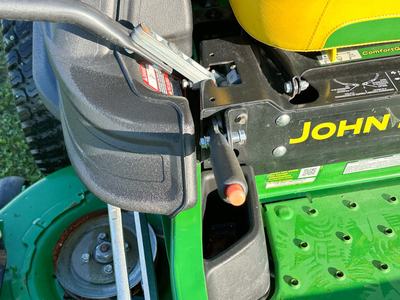2023 John Deere Z915E Mower/Zero Turn