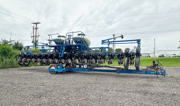 2011 Kinze 3600 Planter