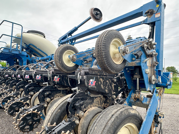 2011 Kinze 3600 Planter