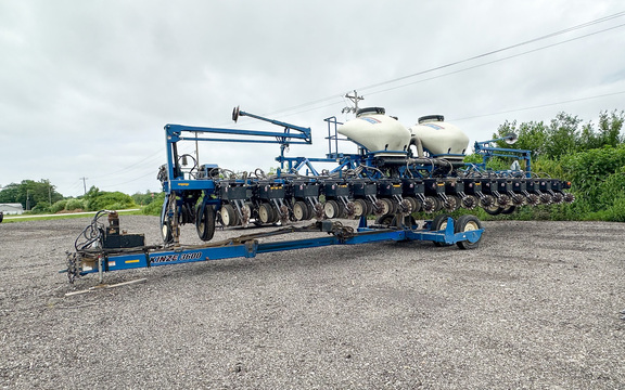 2011 Kinze 3600 Planter