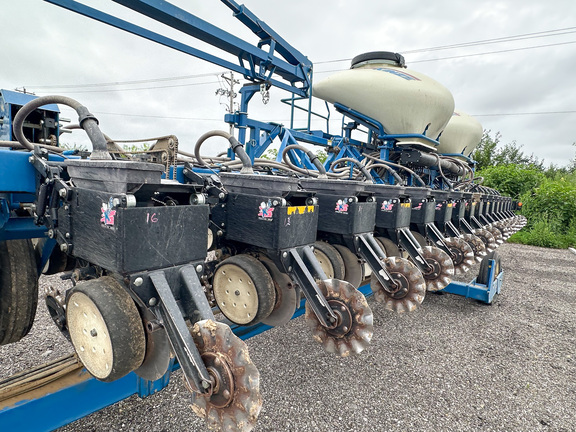 2011 Kinze 3600 Planter