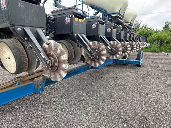 2011 Kinze 3600 Planter