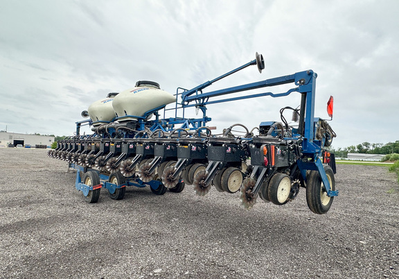 2011 Kinze 3600 Planter